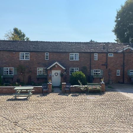 Bank Farm Cottages 낸트위치 외부 사진